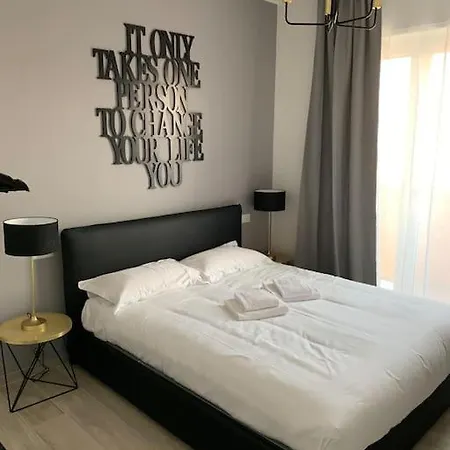 Trilocale Con Vista E Due Bagni Vicino Citylife Milan